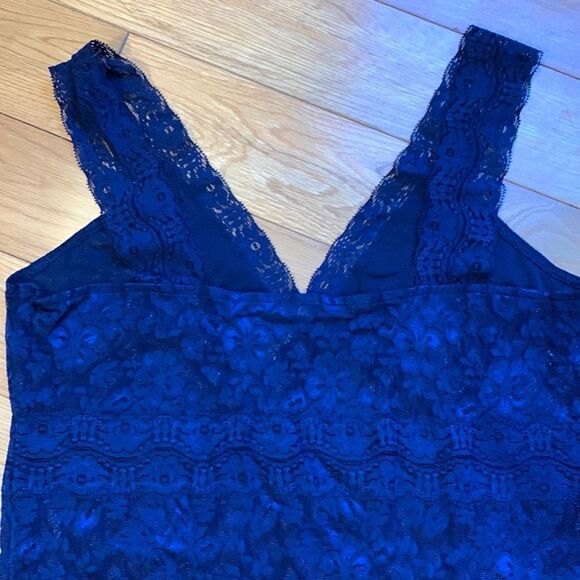Roz & Ali Navy  lace cami tank top +lace straps + lightly lined + sz med - Picture 5 of 7
